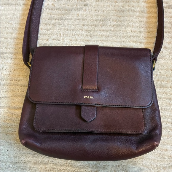 FOSSIL Kinley Small Fold Over Leather Crossbody Bag in Plum - Picture 4 of 7